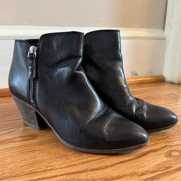 Frye Judith Double Zip Black Ankle Boots | Size 7 - Picture 1 of 6